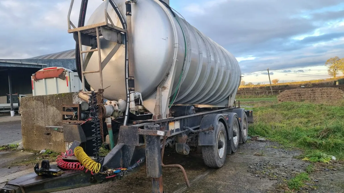 drag  vacuum  tanker trailer - Image 2