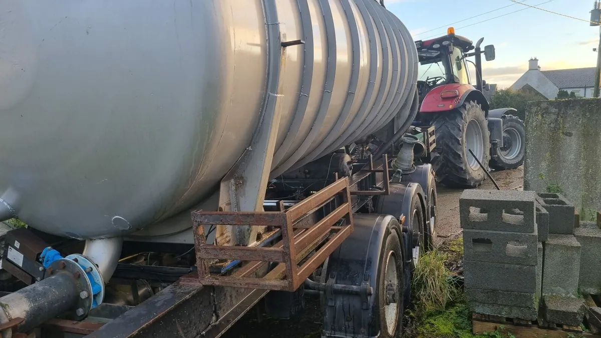 drag  vacuum  tanker trailer - Image 3