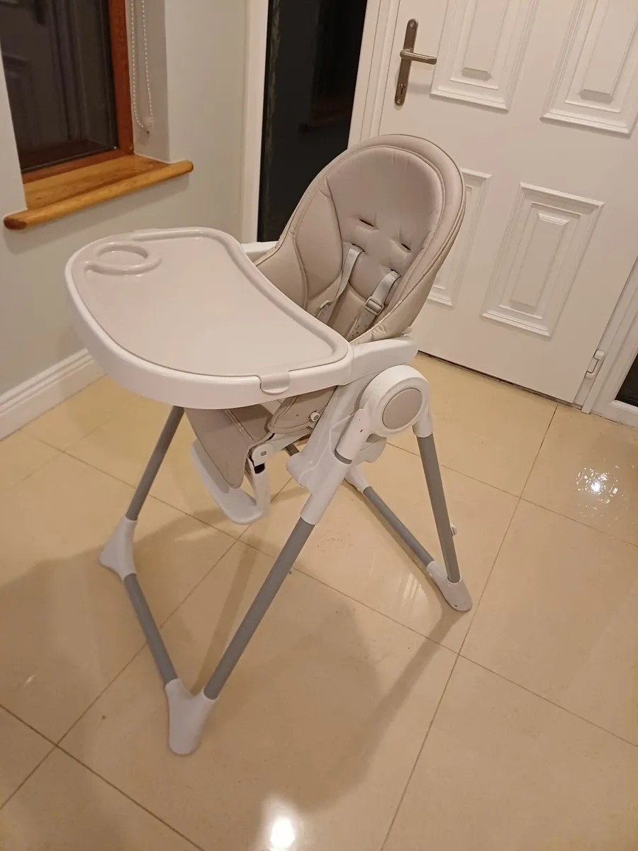 High chair - Image 1