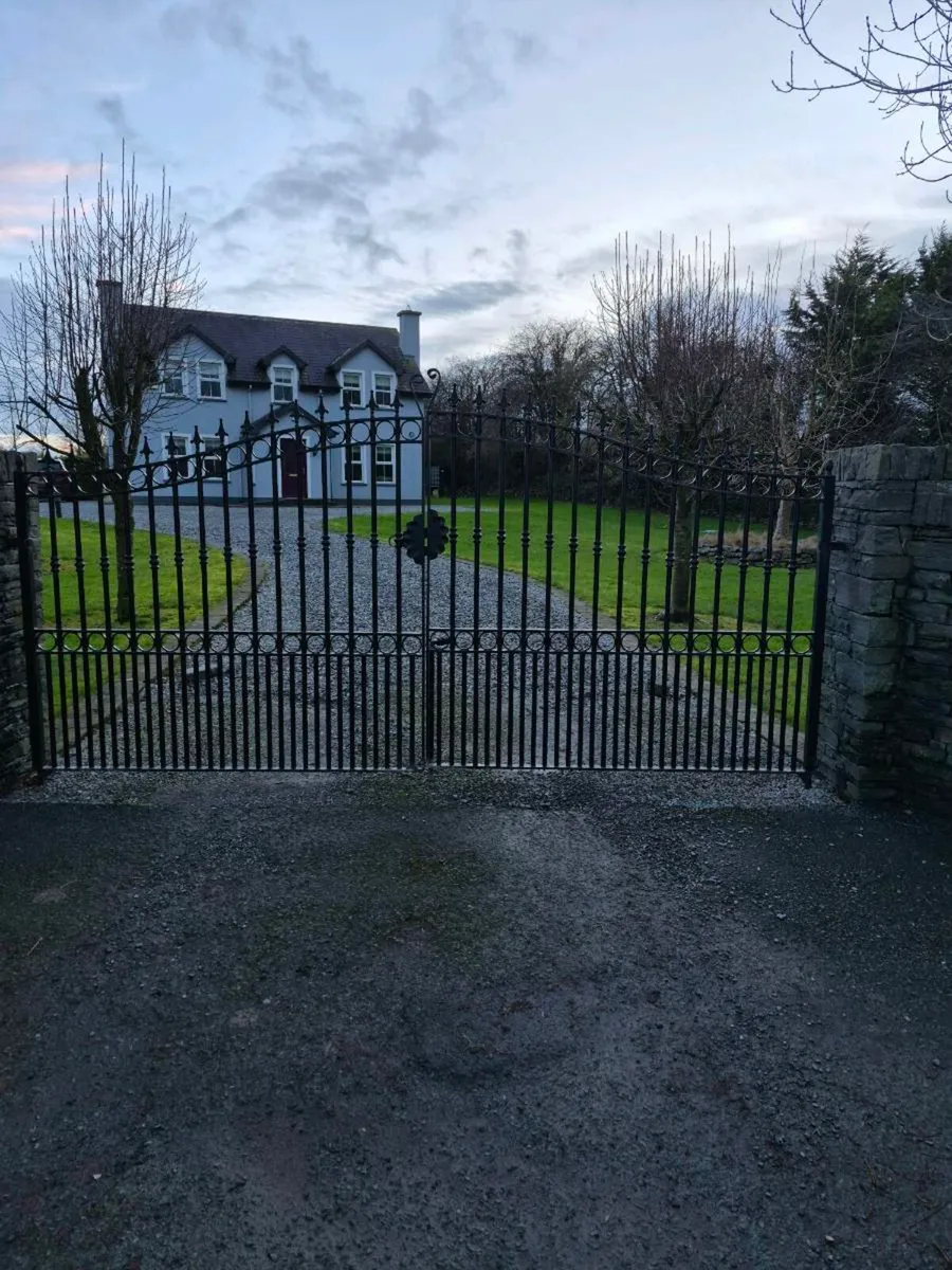 Gate's - Image 2