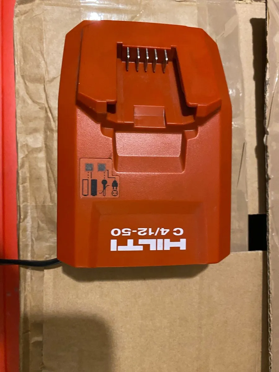Hilti 12v charger - Image 1