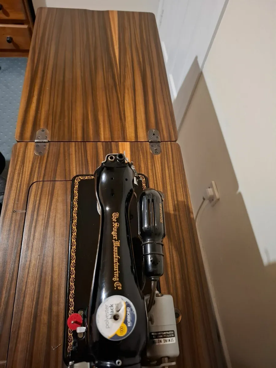 Vintage Singer Sewing Machine - Image 2