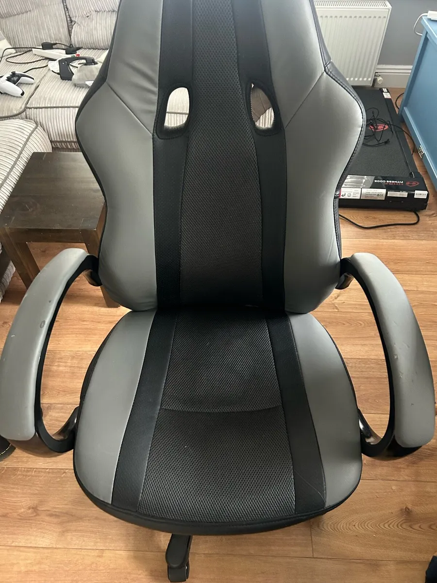 Gaming Chair - Image 4