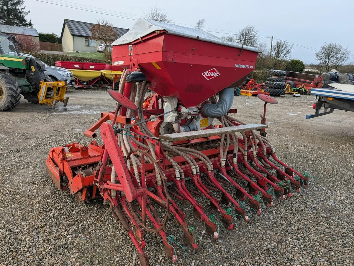 Kuhn 3002 one pass - Image 3