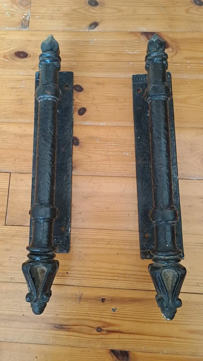 old cast iron  door handles - Image 2