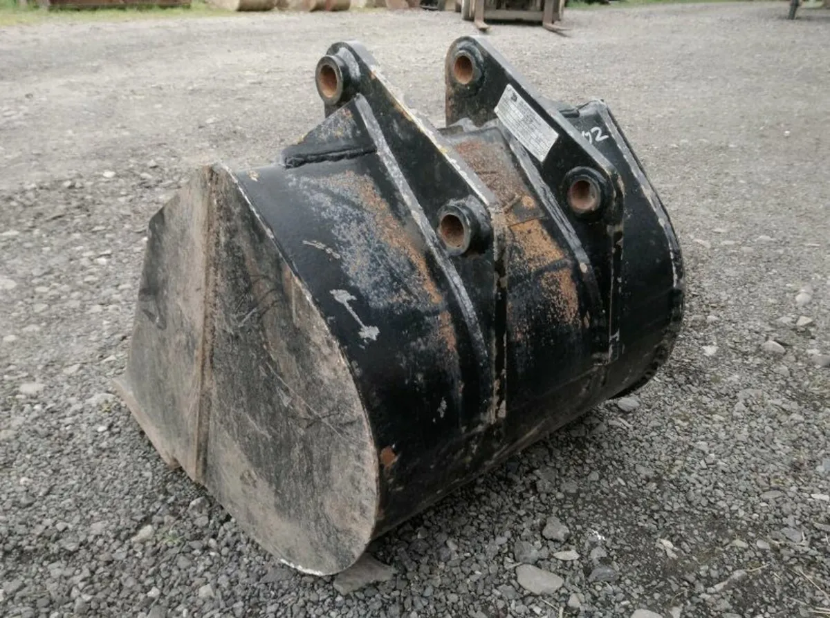 JCB 2CX DIGGER BUCKET 24 INCH - Image 2