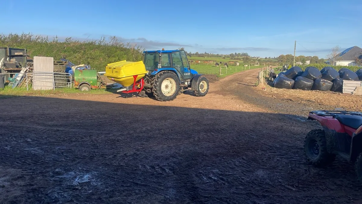 Abbey fertiliser spreader - Image 3