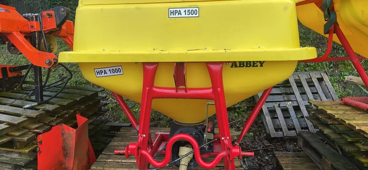 Abbey fertiliser spreader - Image 1