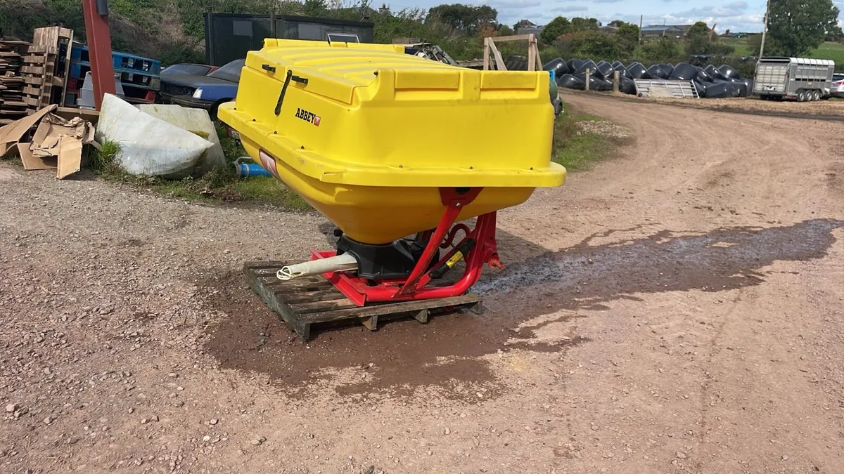 Abbey fertiliser spreader - Image 2