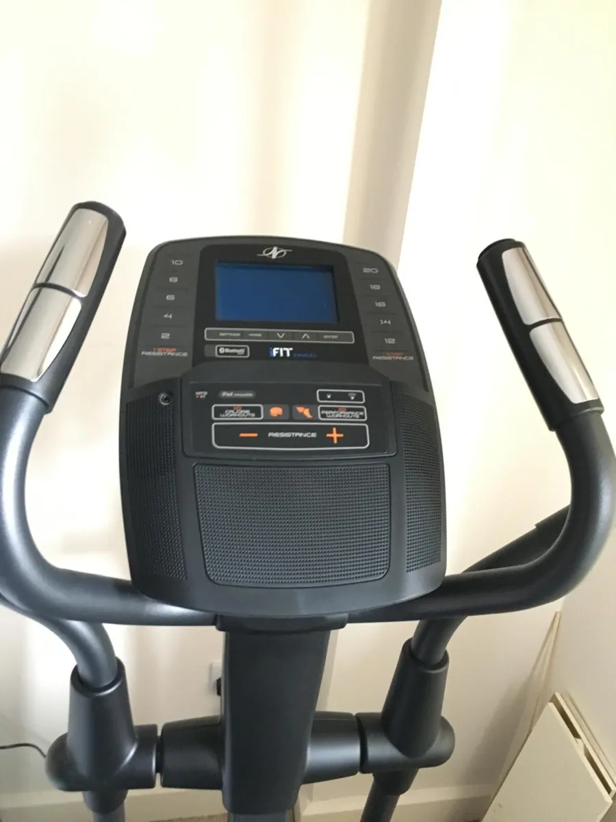Cross trainer - Image 1