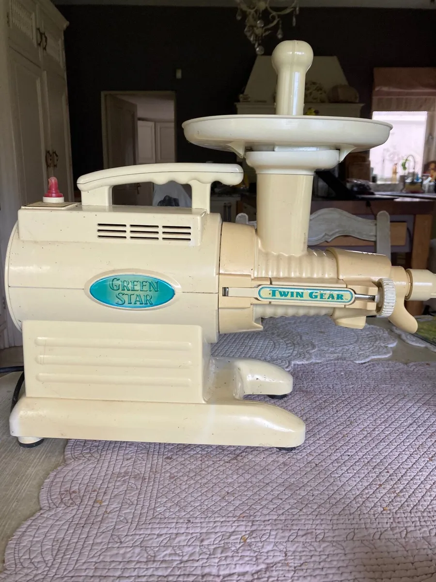 Fruit and vegetable juicer - Image 2