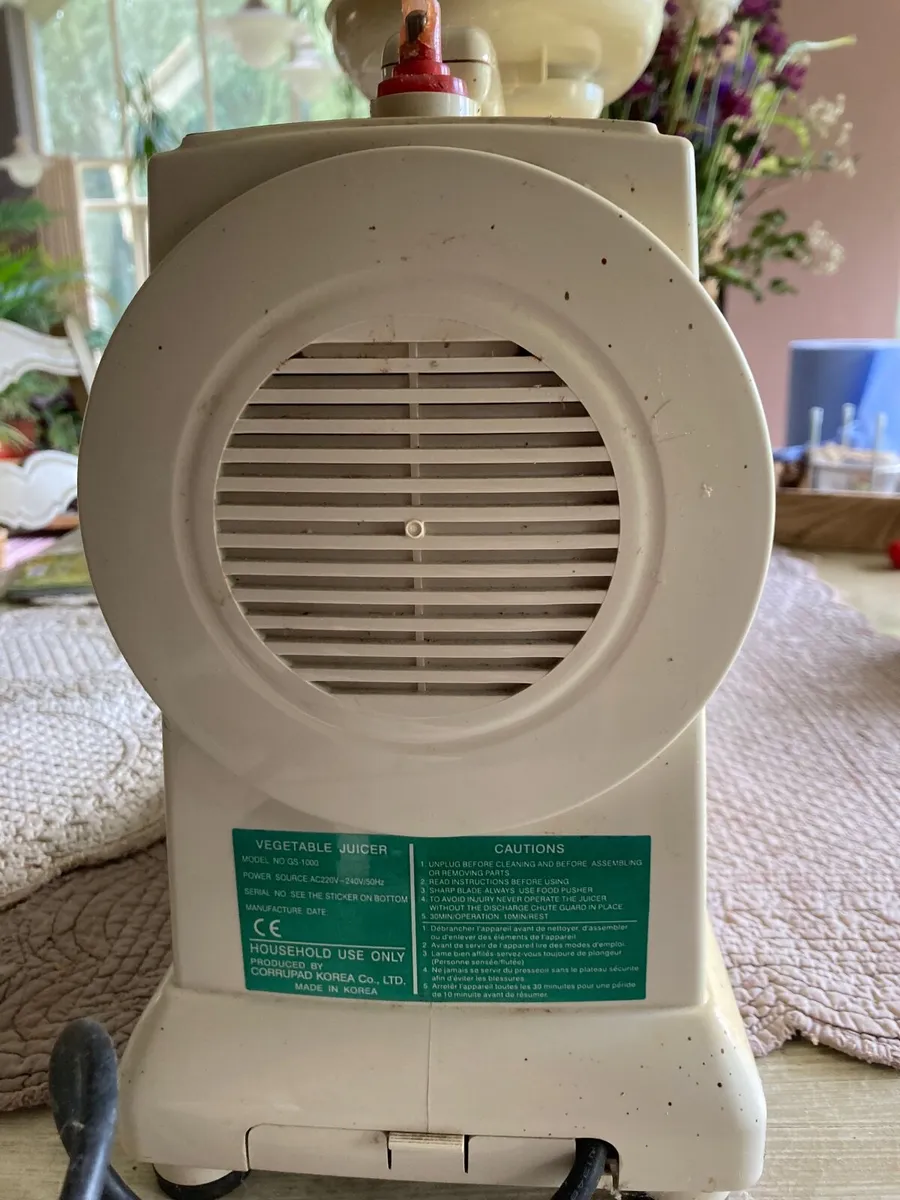 Fruit and vegetable juicer - Image 1