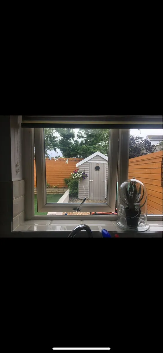 Cream window - Image 1