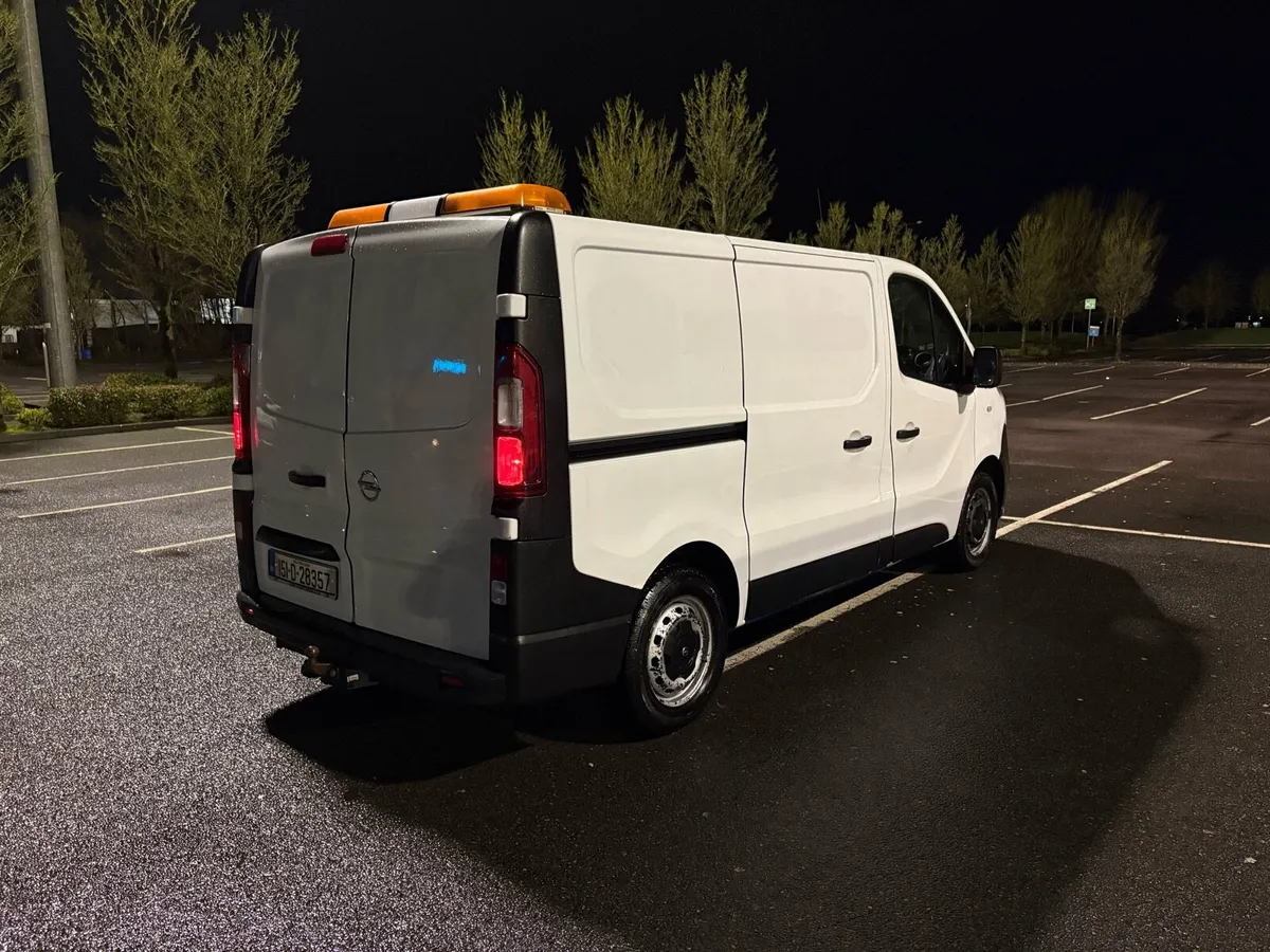 Opel vivaro (low miles) - Image 4