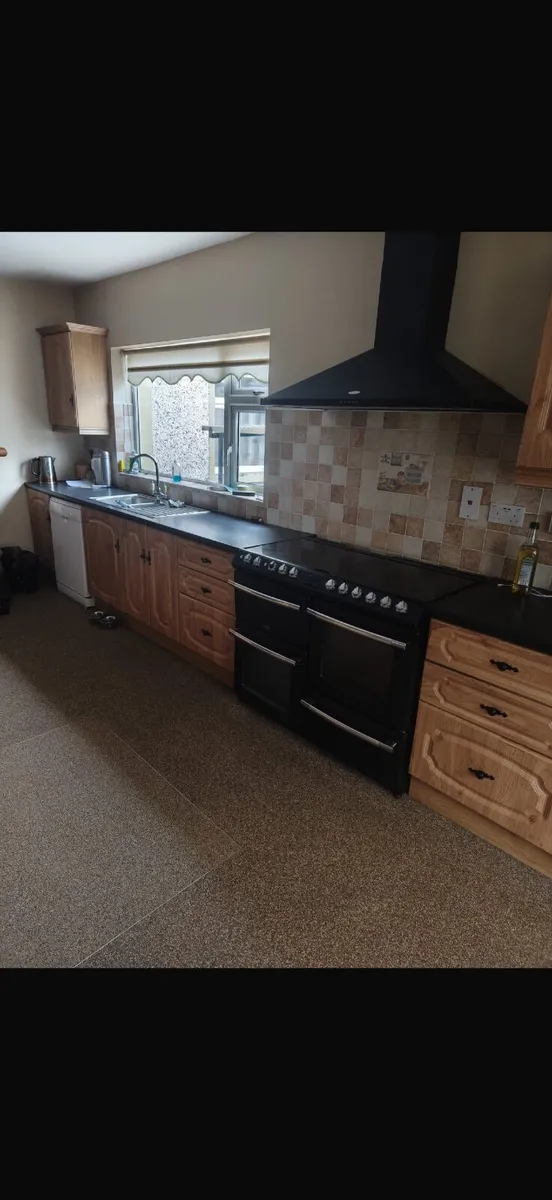 Kitchen unit with dishwasher &  Belling cooker - Image 3