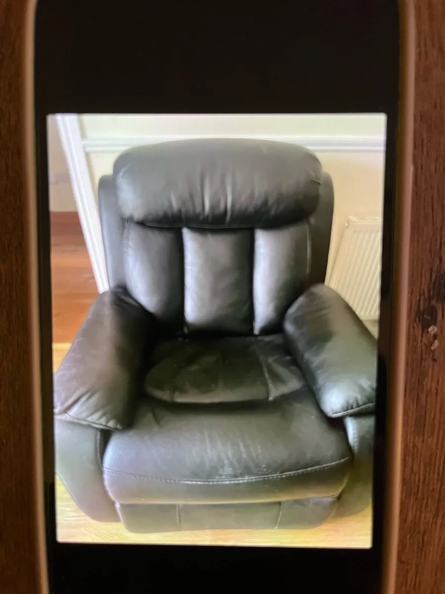 FREE kitchen table & 6 chairs + leather armchair - Image 3