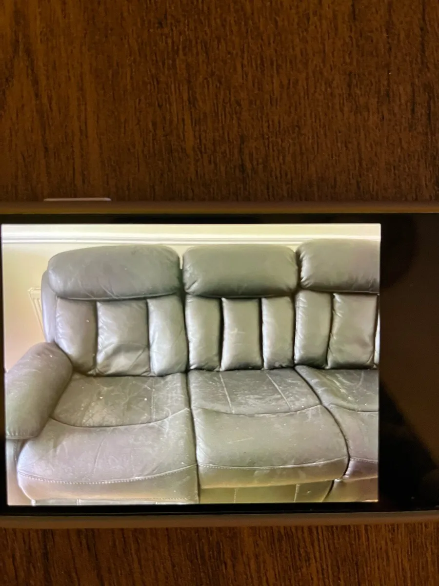 FREE kitchen table & 6 chairs + leather armchair - Image 4