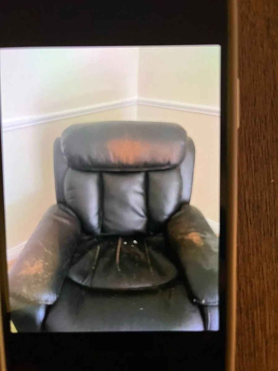 FREE kitchen table & 6 chairs + leather armchair - Image 2