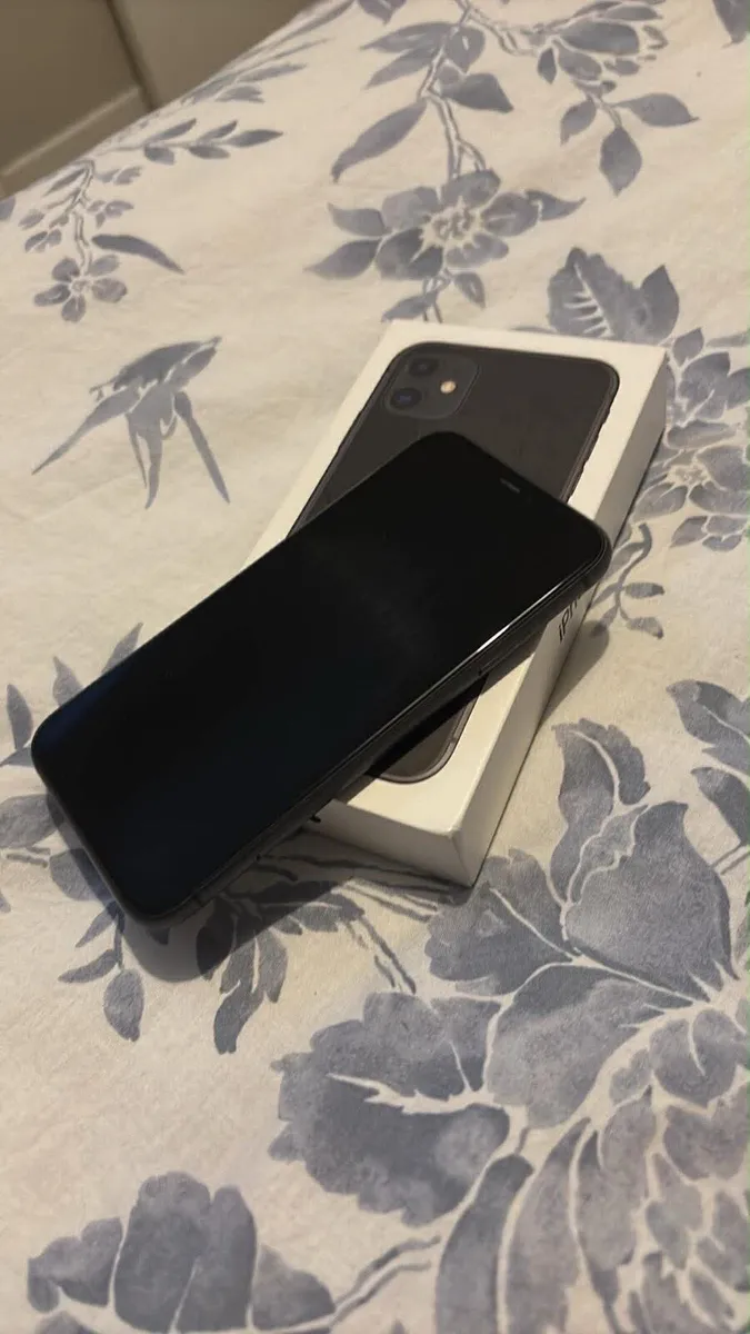 iPhone 11 black sim free 64GB mint condition - Image 4