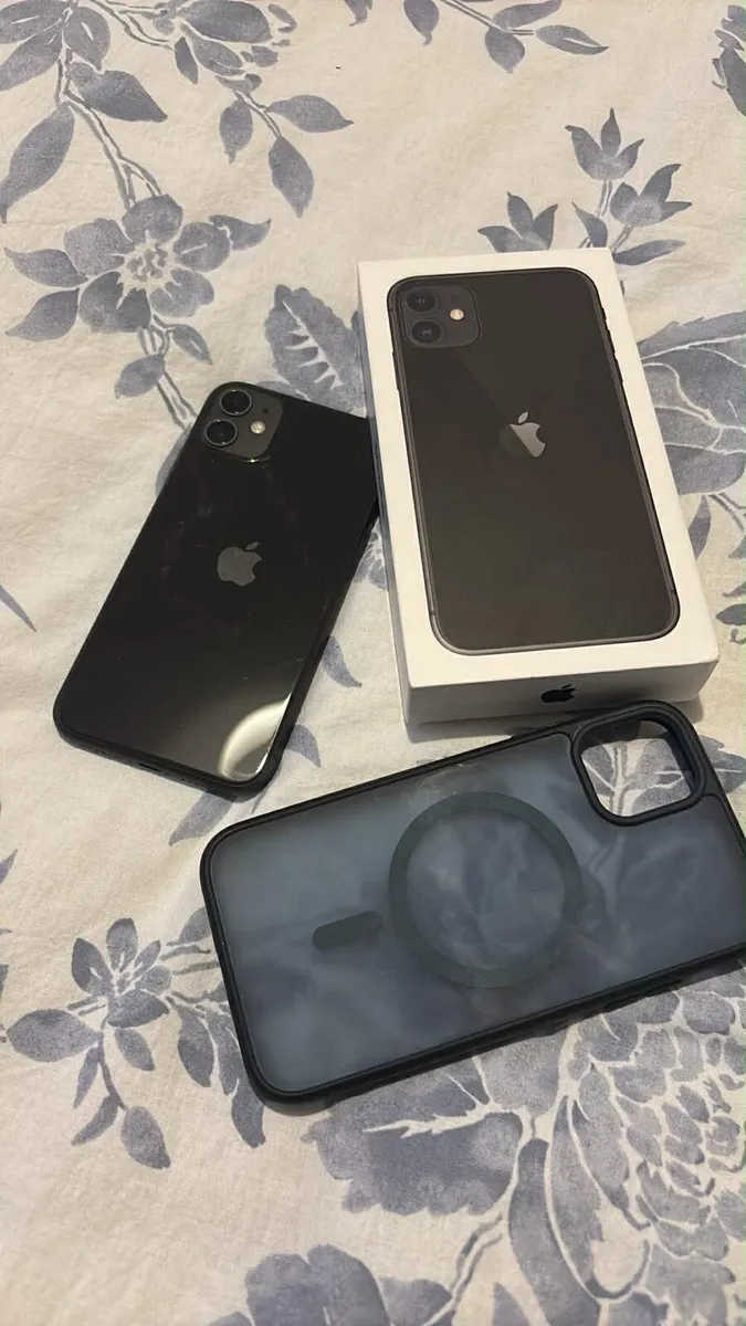 iPhone 11 black sim free 64GB mint condition - Image 3