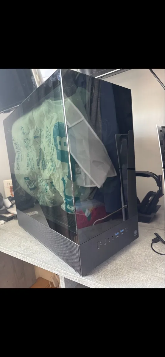 Gaming pc, microphone and Bluetooth keyboard and m - Image 2