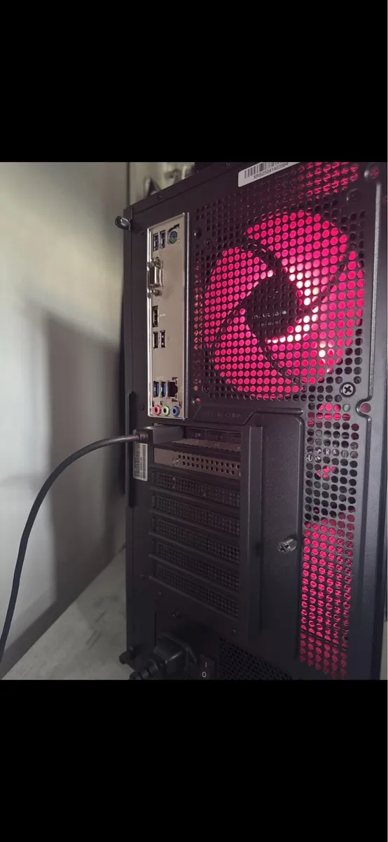 Gaming pc, microphone and Bluetooth keyboard and m - Image 4