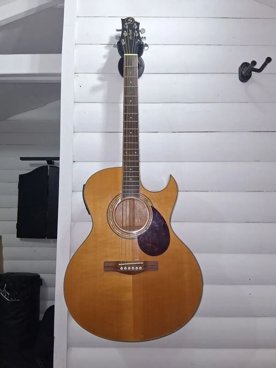 acoustic guitar - Image 1