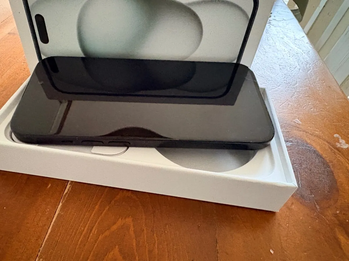 iPhone 15 128gb - Image 1