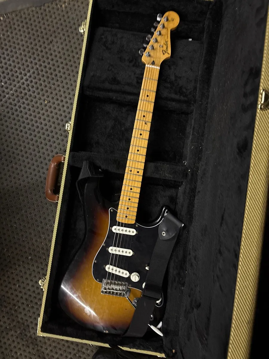 Mexican fender Strat - Image 4