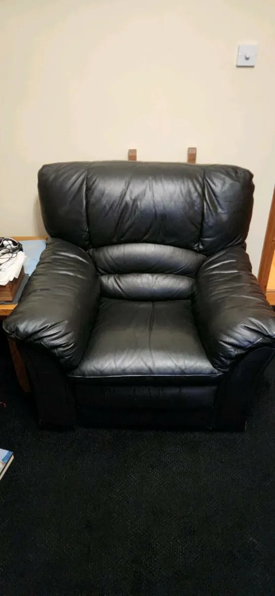 3 seater leather recliners €€€€sale €€€} - Image 1