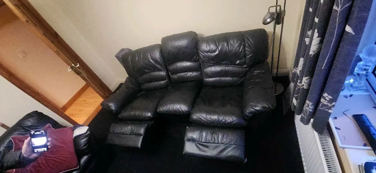 3 seater leather recliners €€€€sale €€€} - Image 2