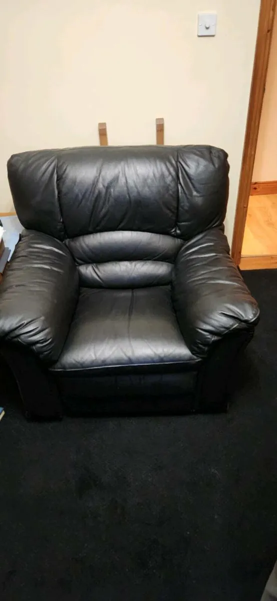 3 seater leather recliners €€€€sale €€€} - Image 3