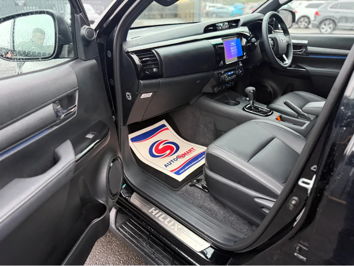 Toyota Hilux INVINCIBLE X - DELIVERY MILES - LAST - Image 4