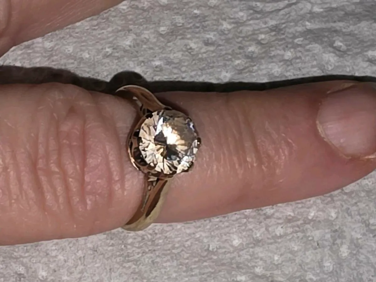 HUGE SOLITAIRE, 9CT Yellow OLD Gold Dress Ring ! - Image 3