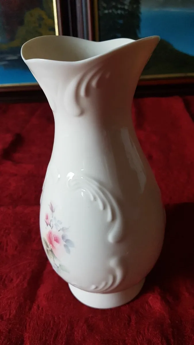 8" Donegal Parian China Rose Vase Made In Ireland - Image 4