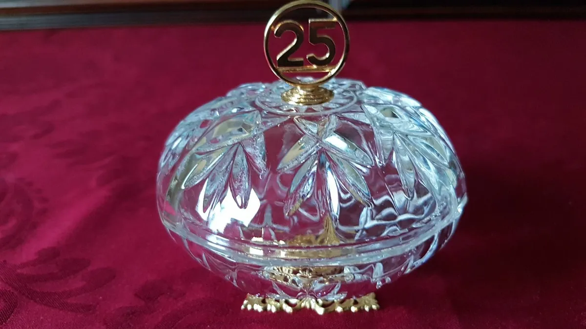 Killarney Crystal With No. 25 Lidded Jewelry Dish - Image 3