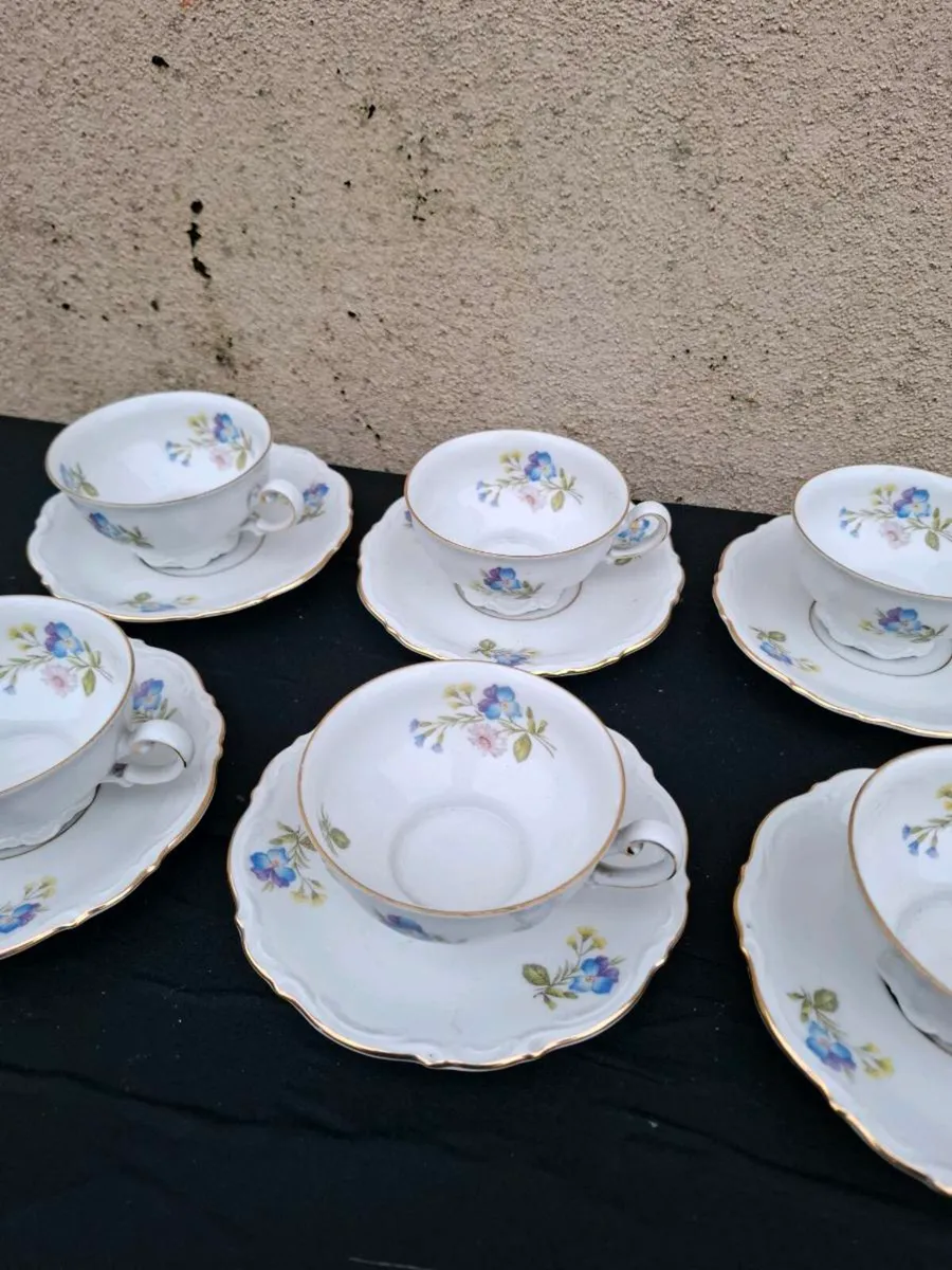 6 china tea cups and saucers postage possible - Image 4