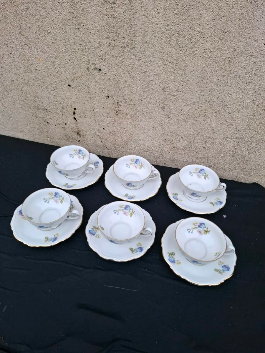 6 china tea cups and saucers postage possible - Image 1