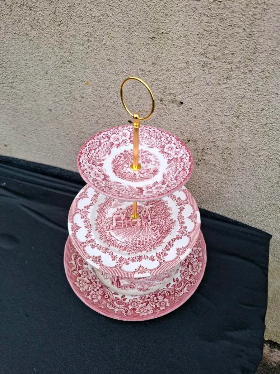 Red homemade cake stand postage possible - Image 2