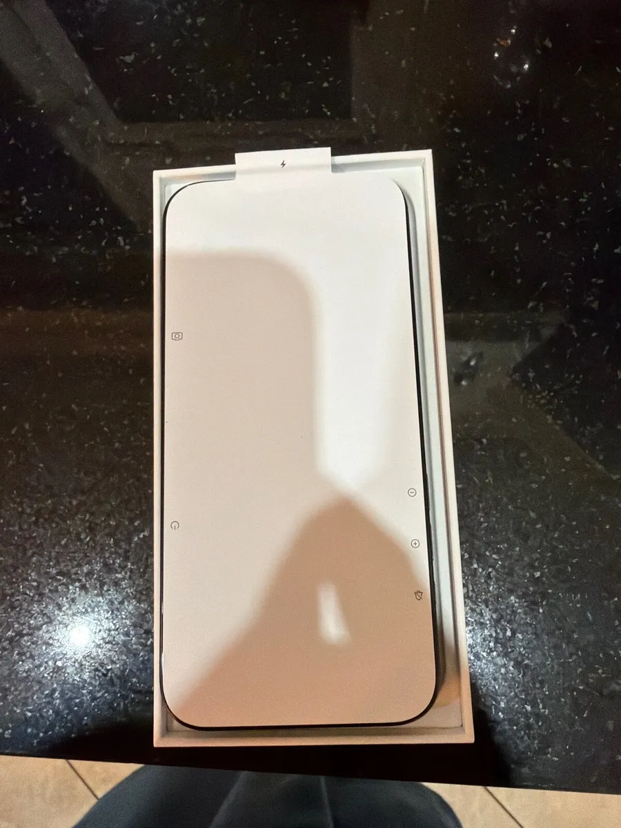 iPhone 16 Pro Max 516 GB bBlack brand new - Image 2