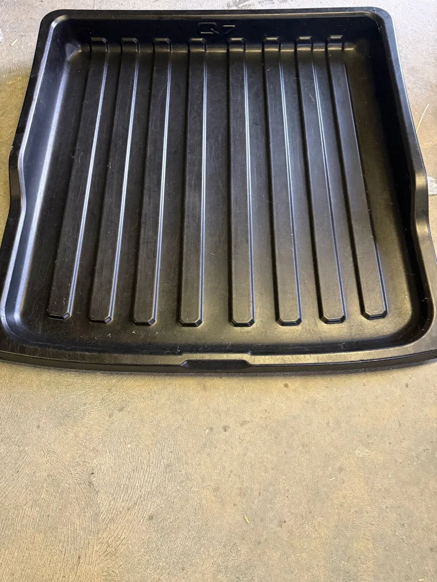 Audi Q7 boot tray
