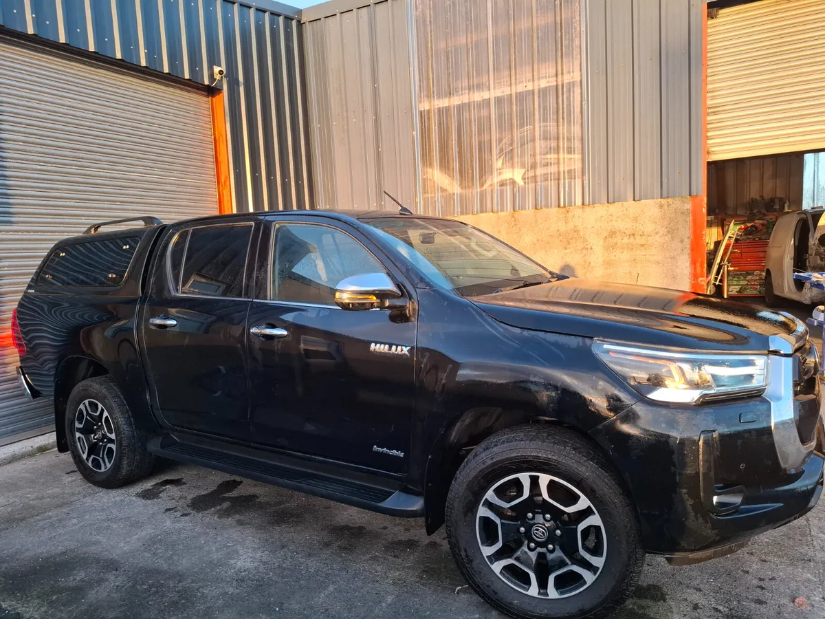 Toyota Hilux 2021 2.8td Auto - Image 2