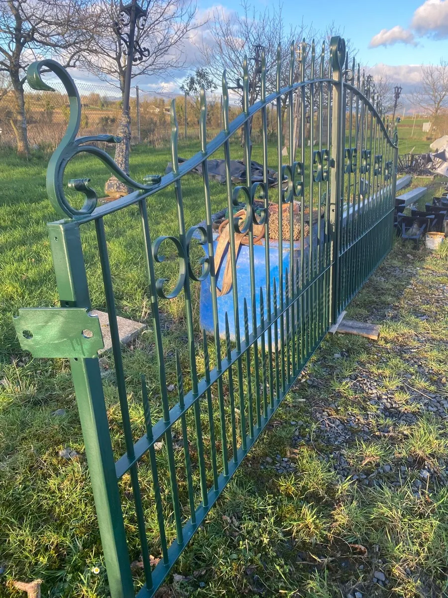 14’ entrance gates - Image 1