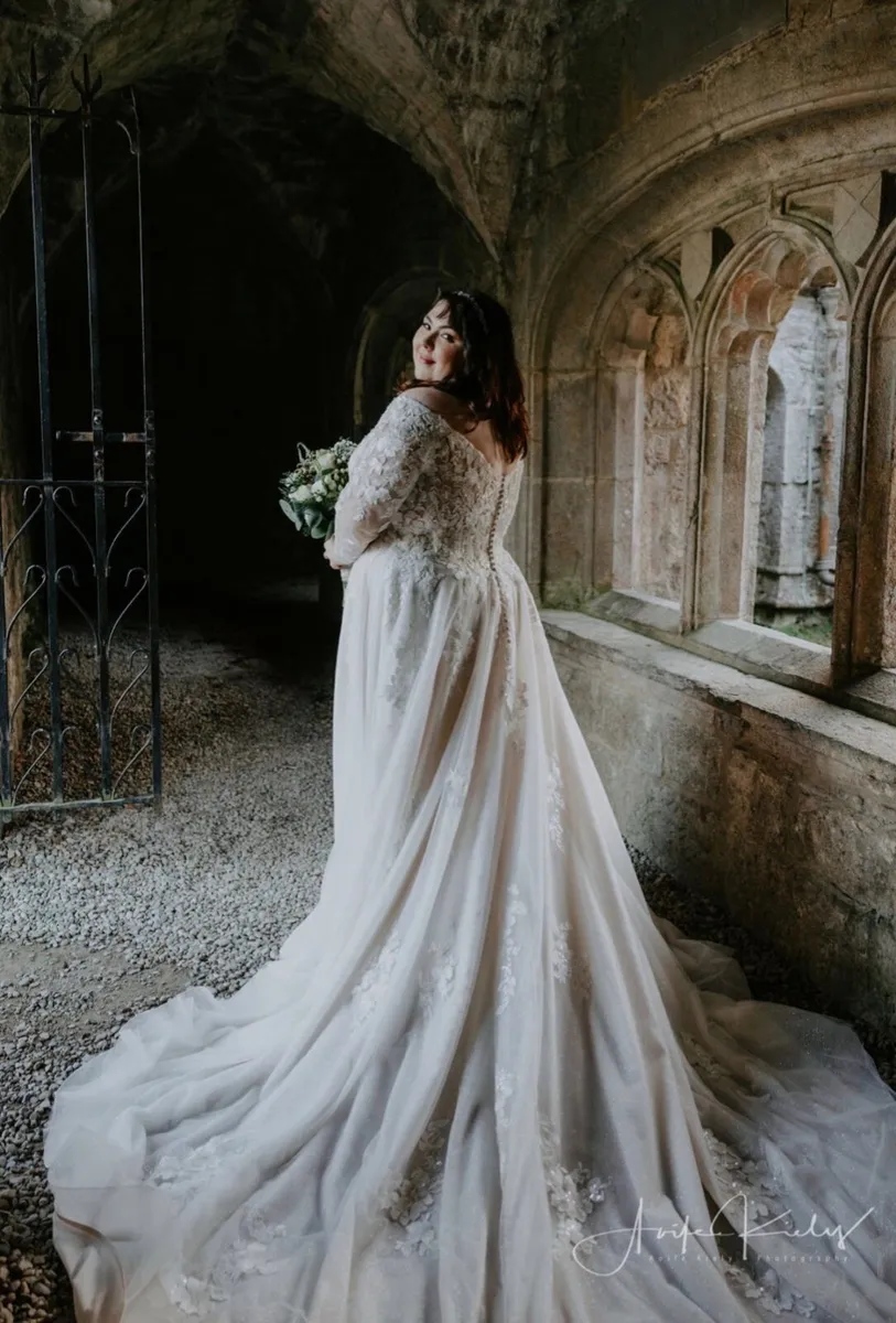 Wedding dresses plus size 22-38 - Image 1