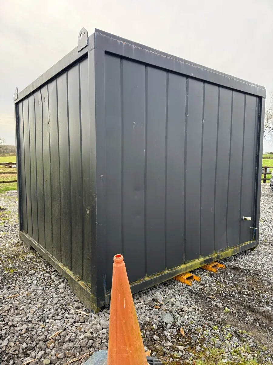 Site hut/container - Image 1