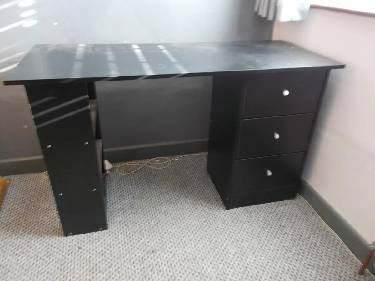 Computer Desk / Table - Image 1