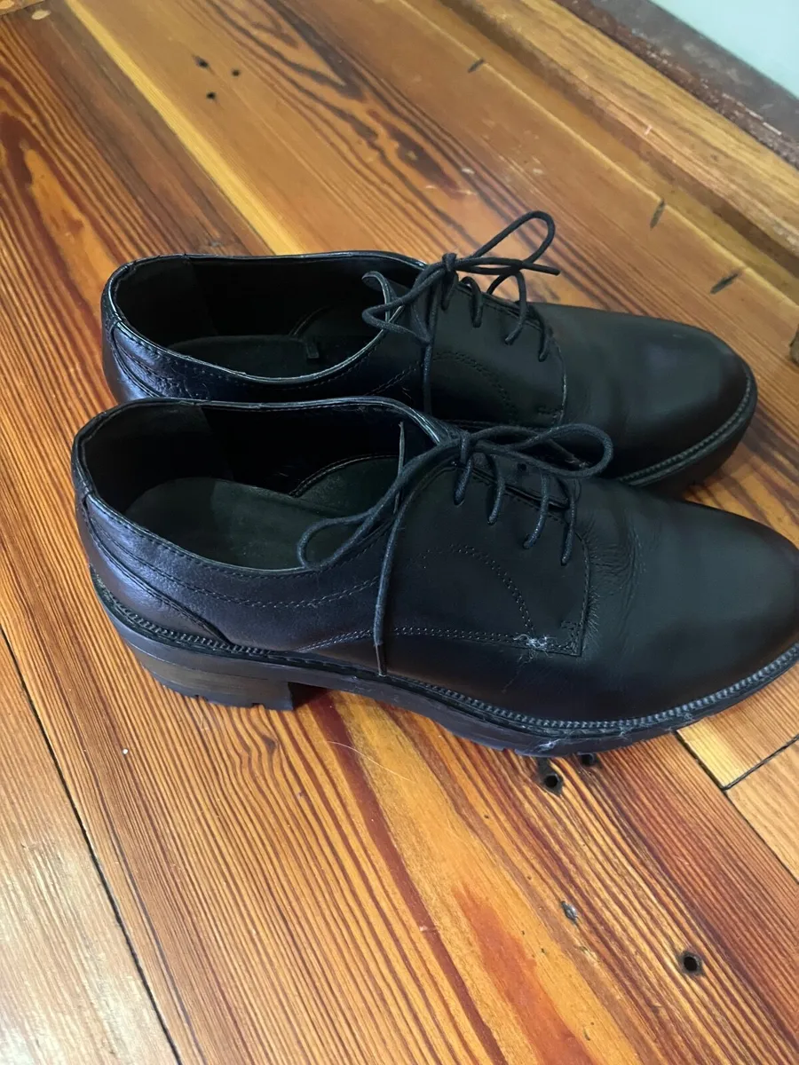 Marks & Spencer black leather brogues - Image 2