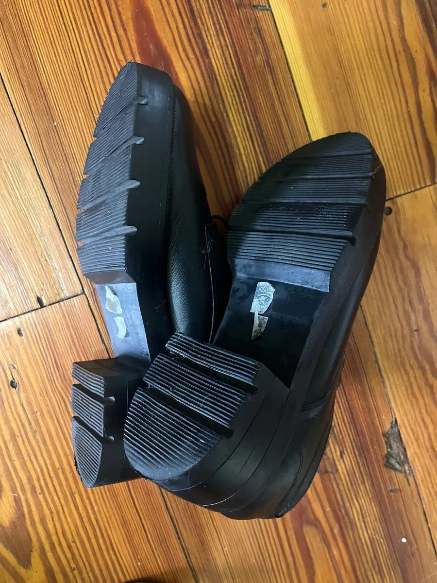 Marks & Spencer black leather brogues - Image 3