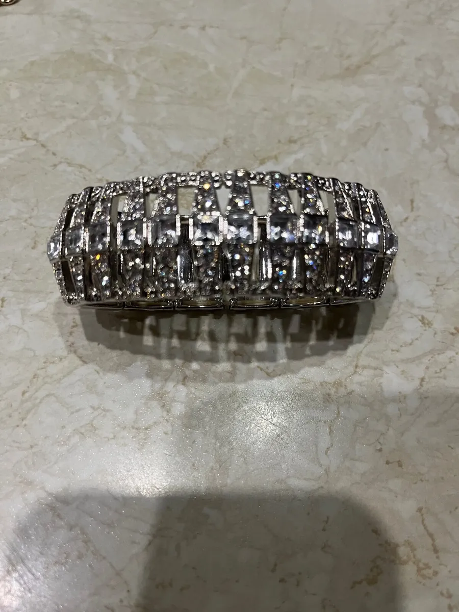 Selection of bracelets - Image 4