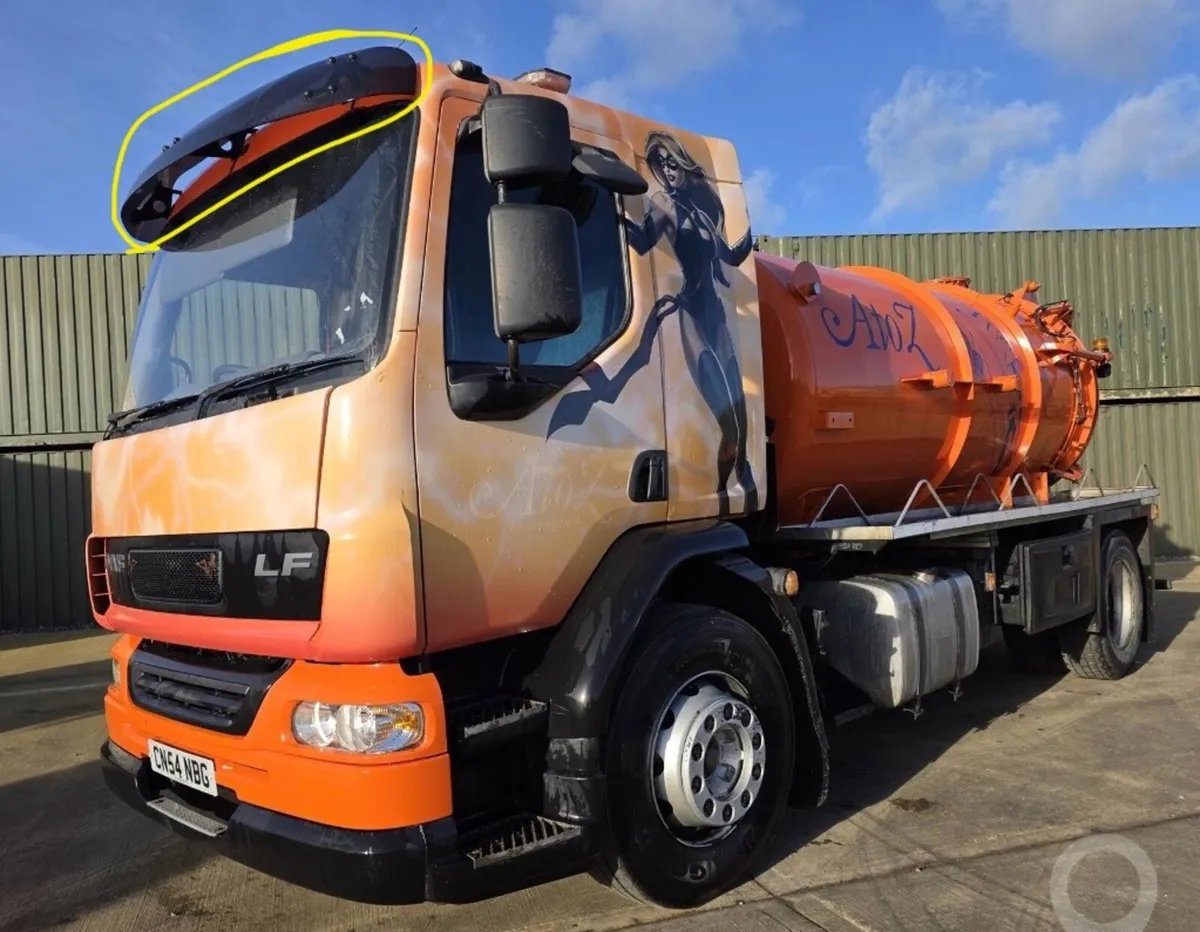 Vacuum tanker - Image 1